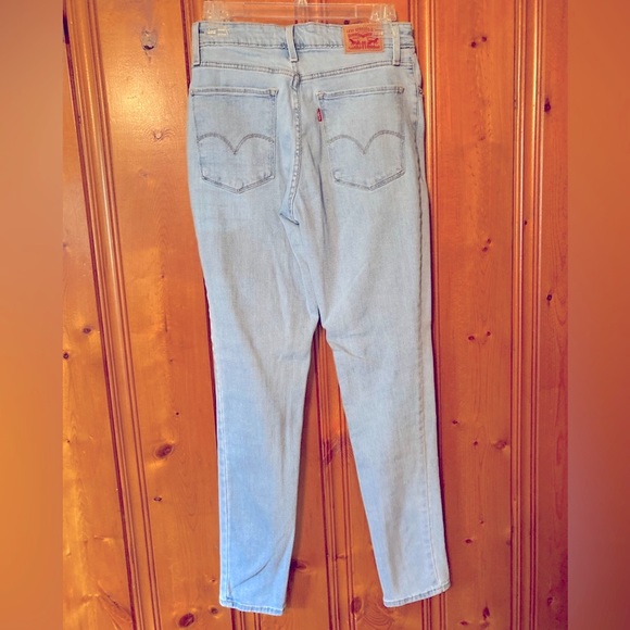 Says size 29 but fits like a 27 Women’s 721 High Rise Skinny Levi’s jeans - Picture 2 of 6